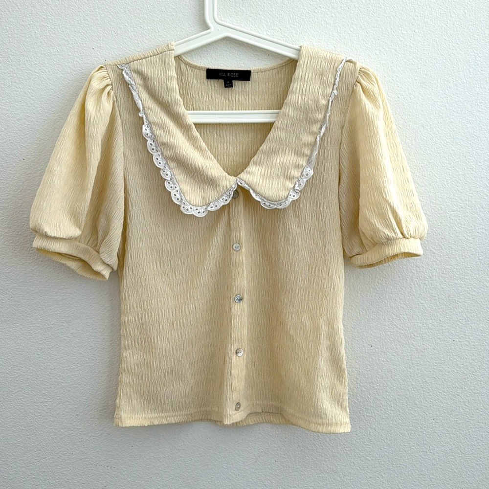 AVA ROSE Peter Pan collar smocked texture stretchy pastel yellow top size medium